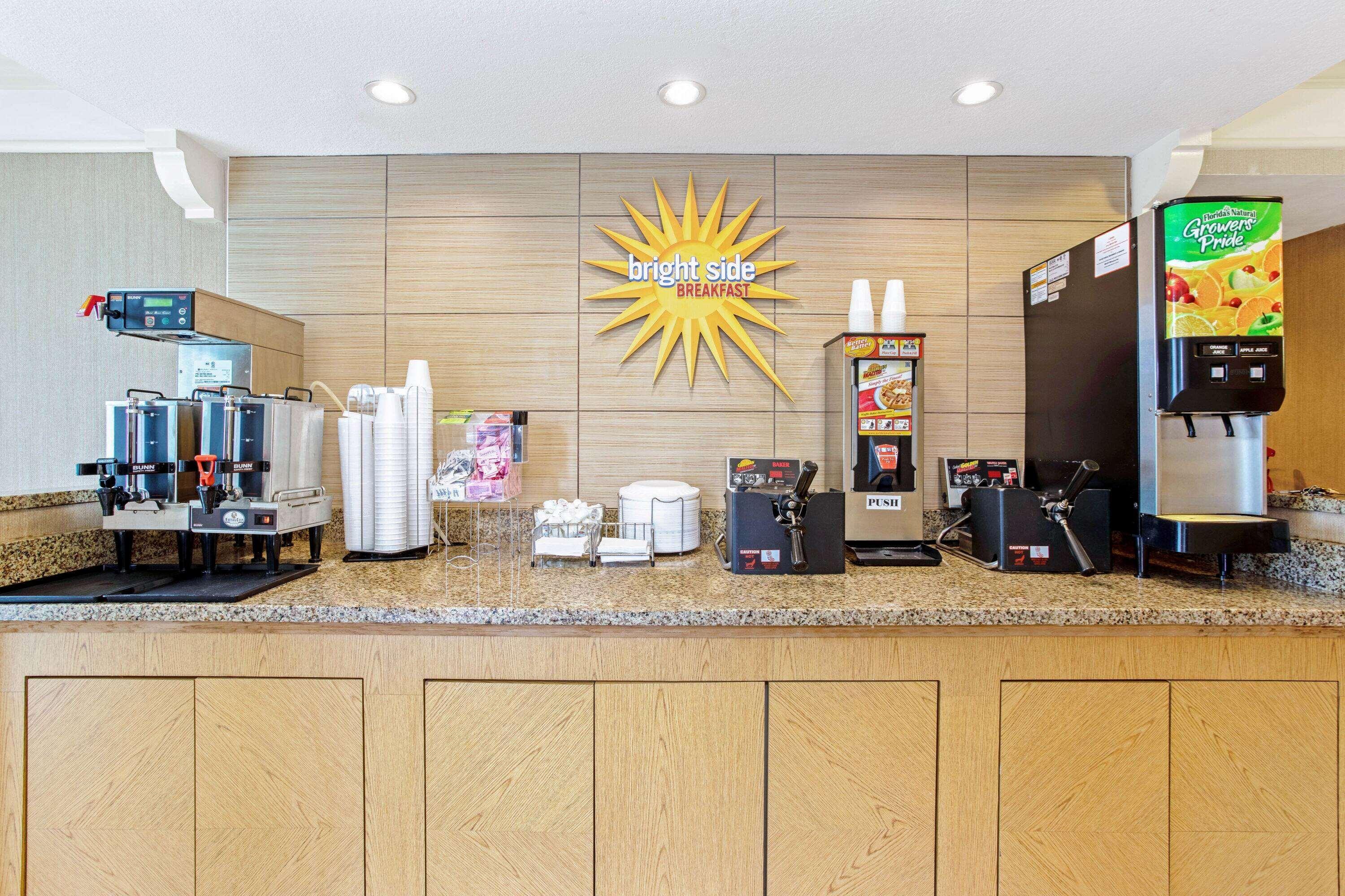 La Quinta Inn By Wyndham Orlando Airport West Екстер'єр фото
