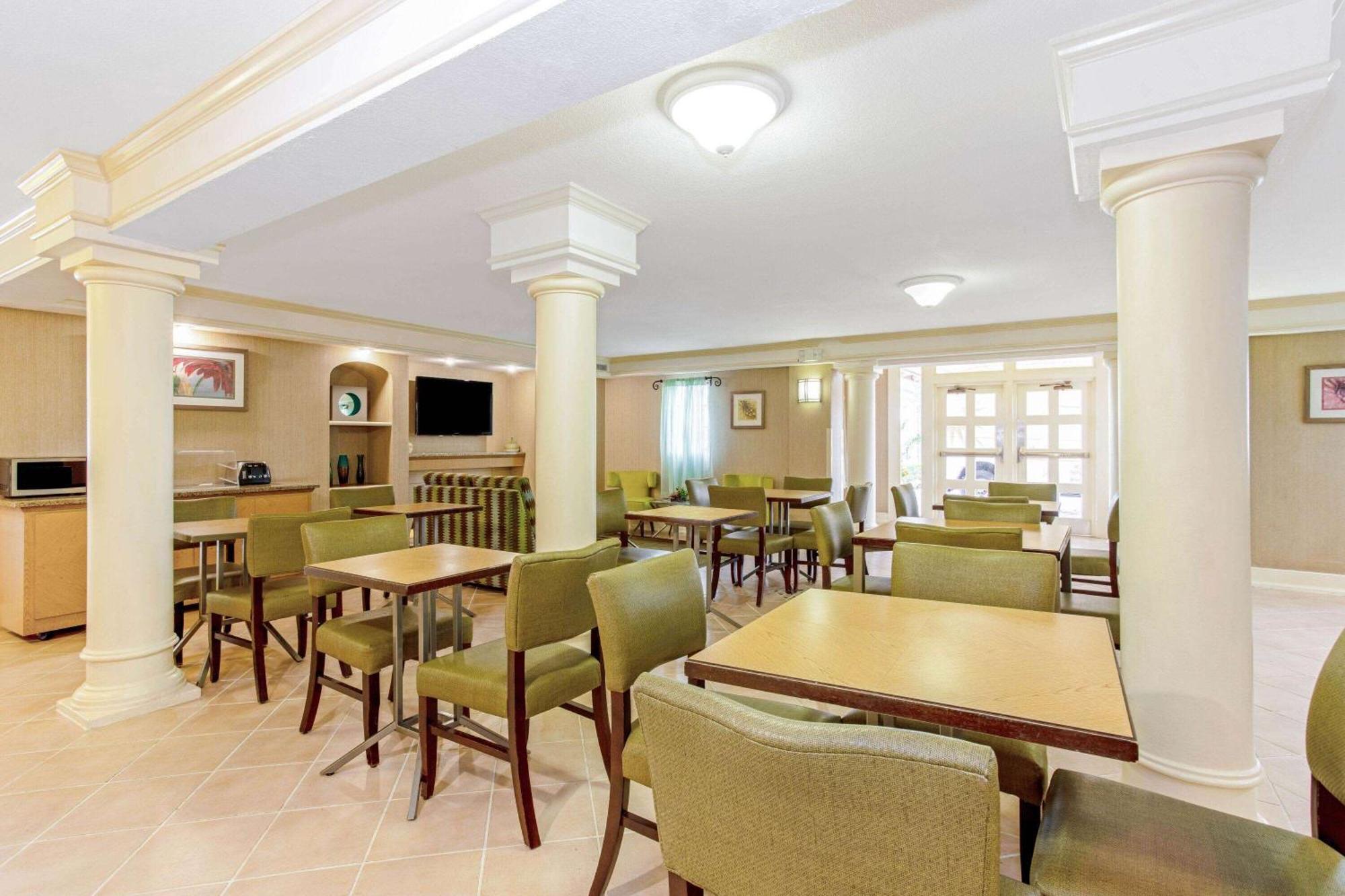 La Quinta Inn By Wyndham Orlando Airport West Екстер'єр фото