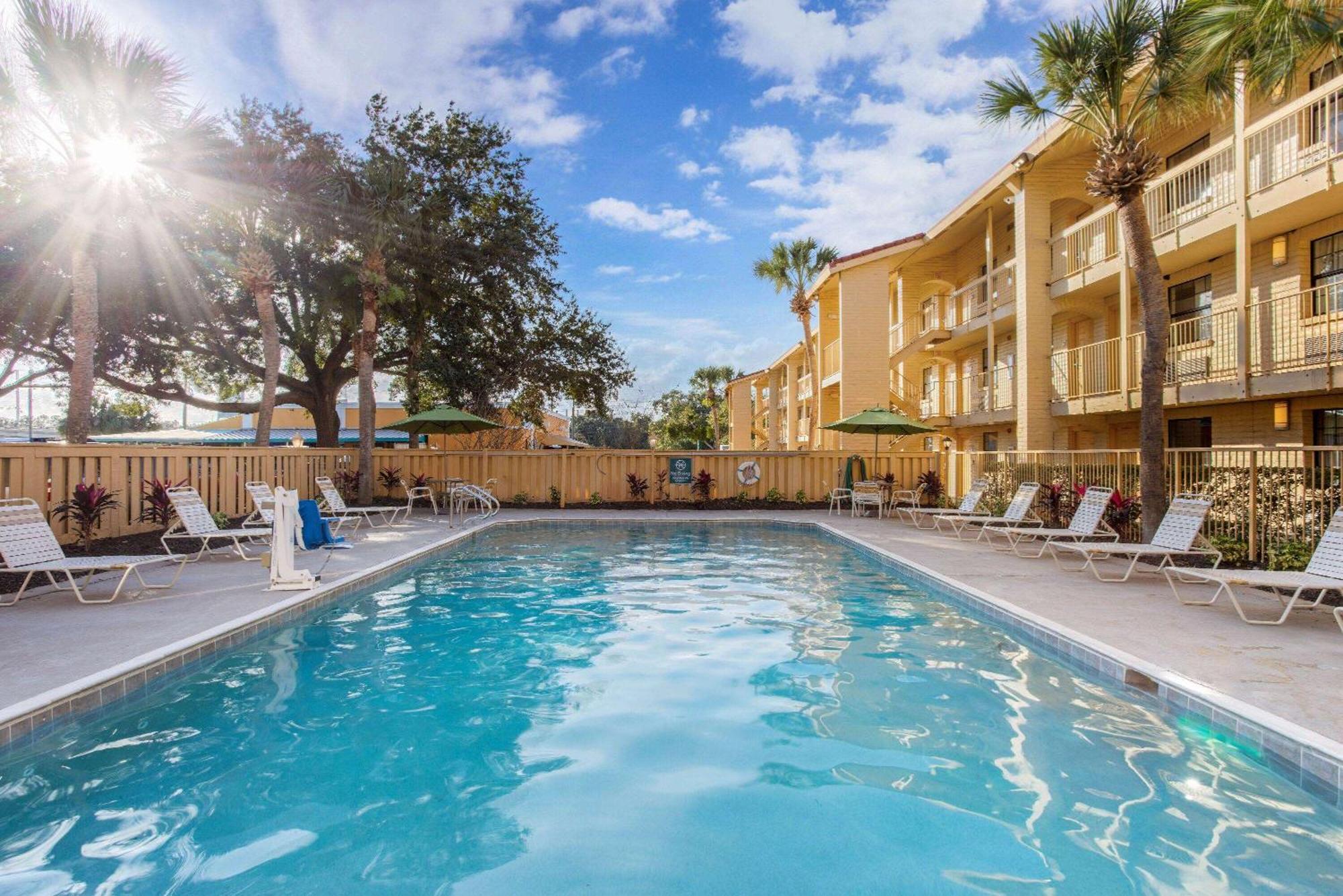 La Quinta Inn By Wyndham Orlando Airport West Екстер'єр фото